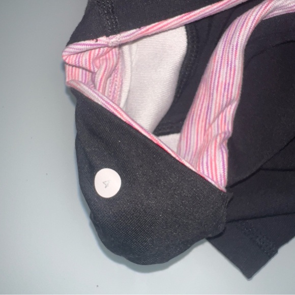 Lululemon Reversible Shorts size 4 - Picture 5 of 5